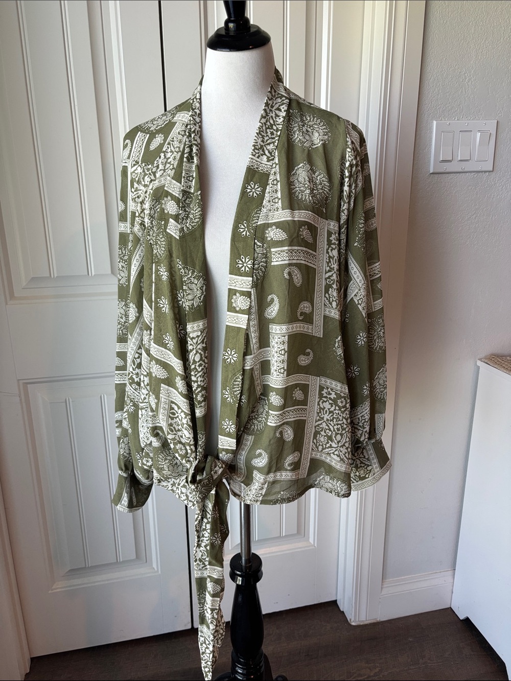 NWT Olive Green Paisley Tie-Front Kimono Jacket - Picture 1 of 7